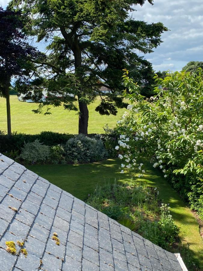 Glen Lyon Lodge Bed And Breakfast 네언 외부 사진