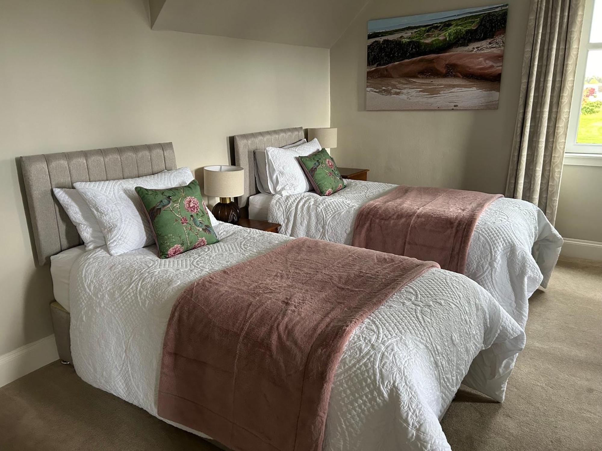 Glen Lyon Lodge Bed And Breakfast 네언 외부 사진
